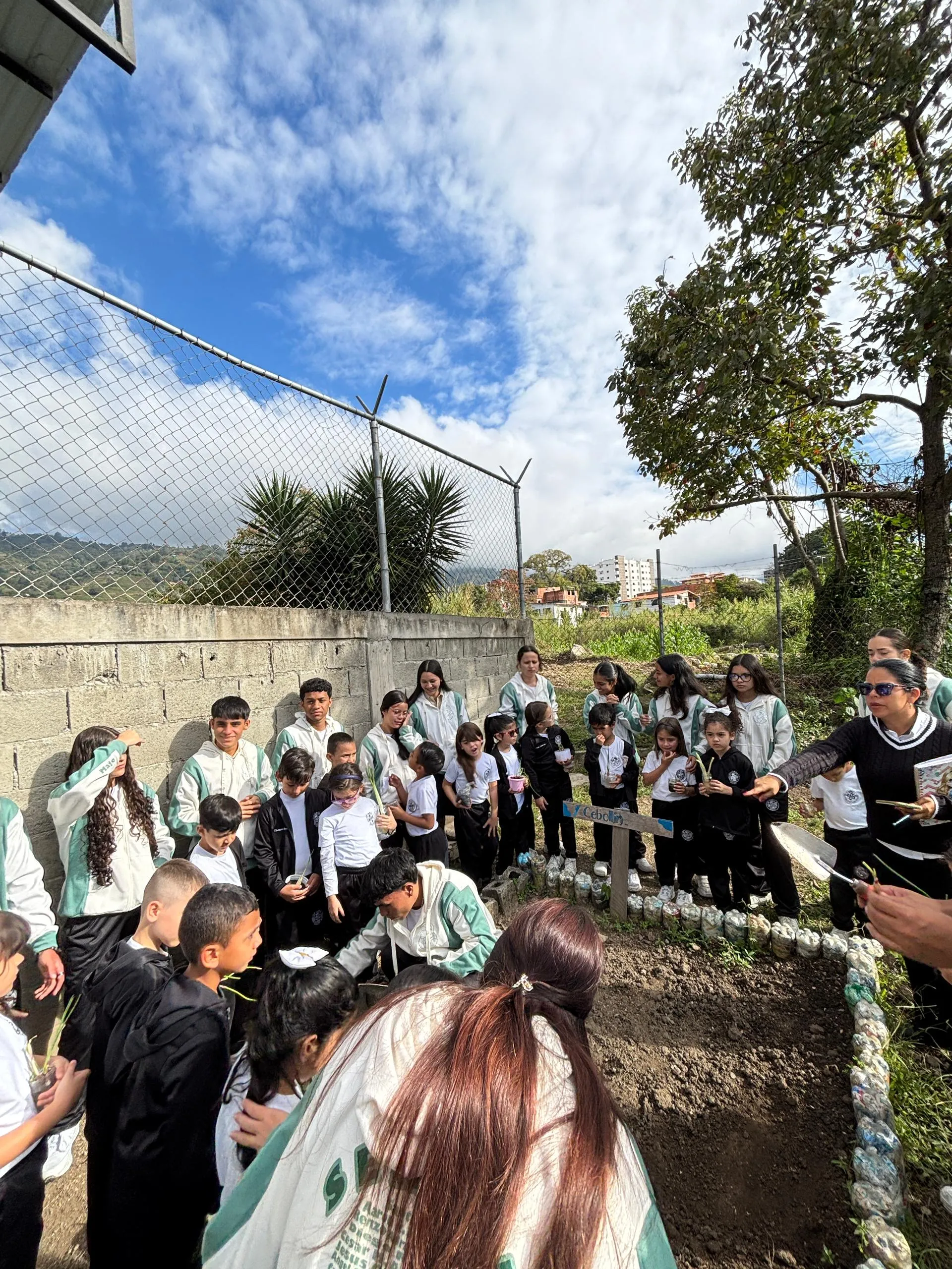 Recorrido guiado por el huerto escolar